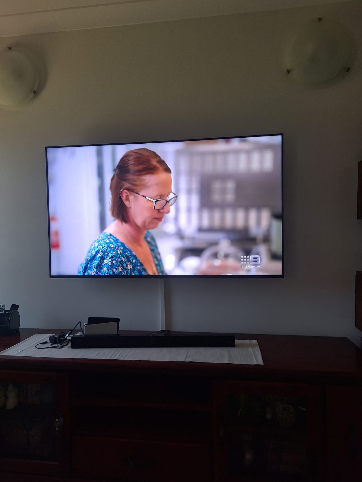 TV Wallmounting with Internal Cable Hiding